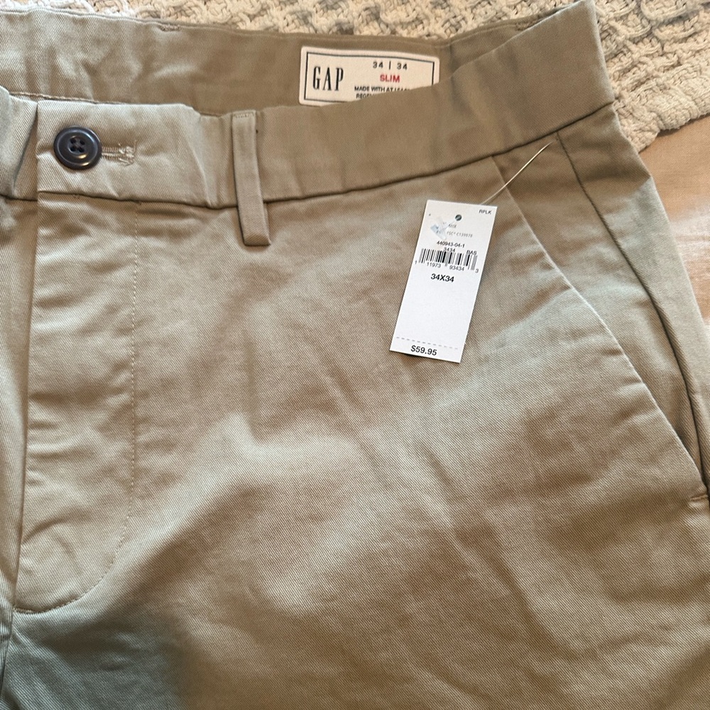 NWT GAP MEN’S KHAKI PANTS
